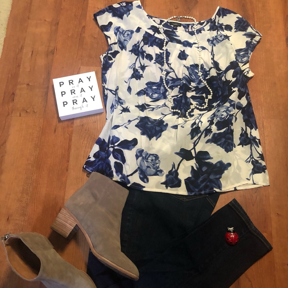 💙🤍BEAUTIFUL 💙NWOT 💙🤍TALBOTS S/S BLOUSE💙EUC💙Size 14🤍